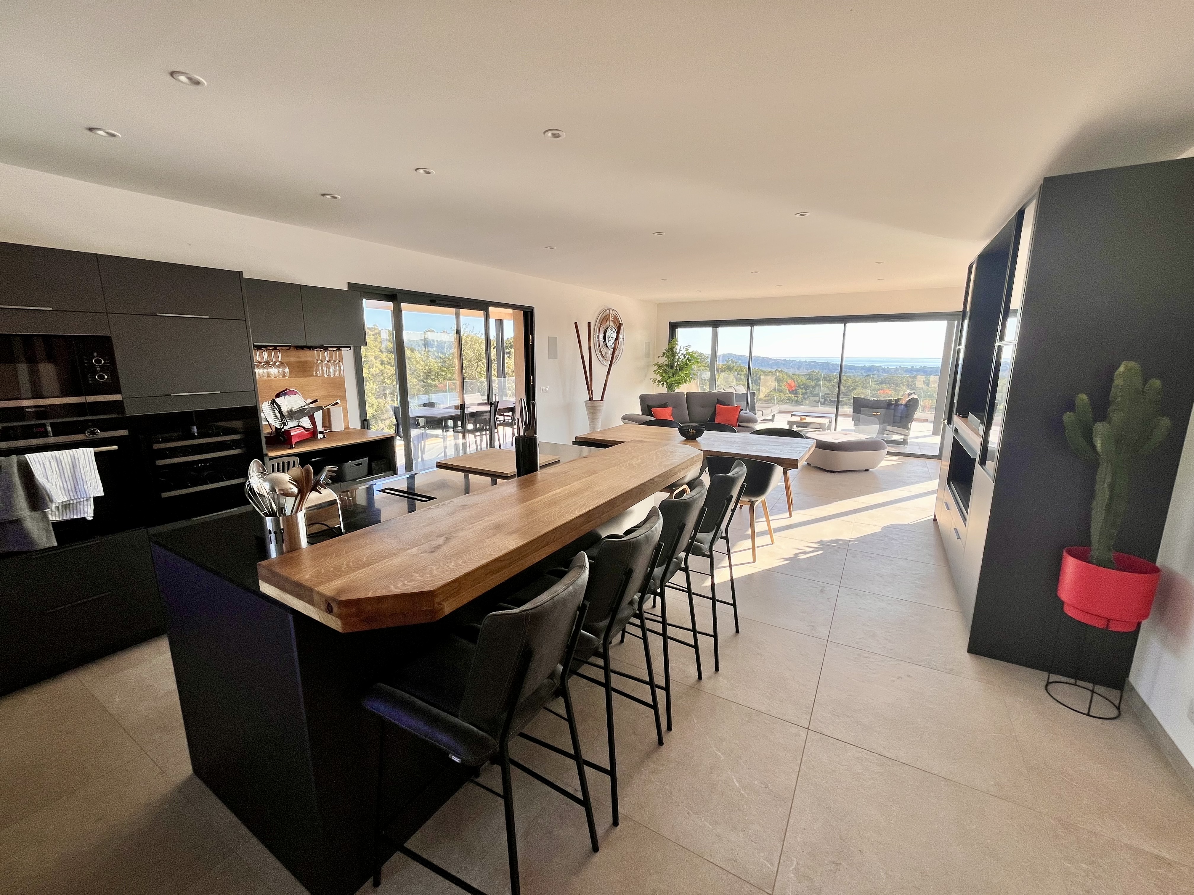 Salon & cuisine du haut – La Casa Paradisu