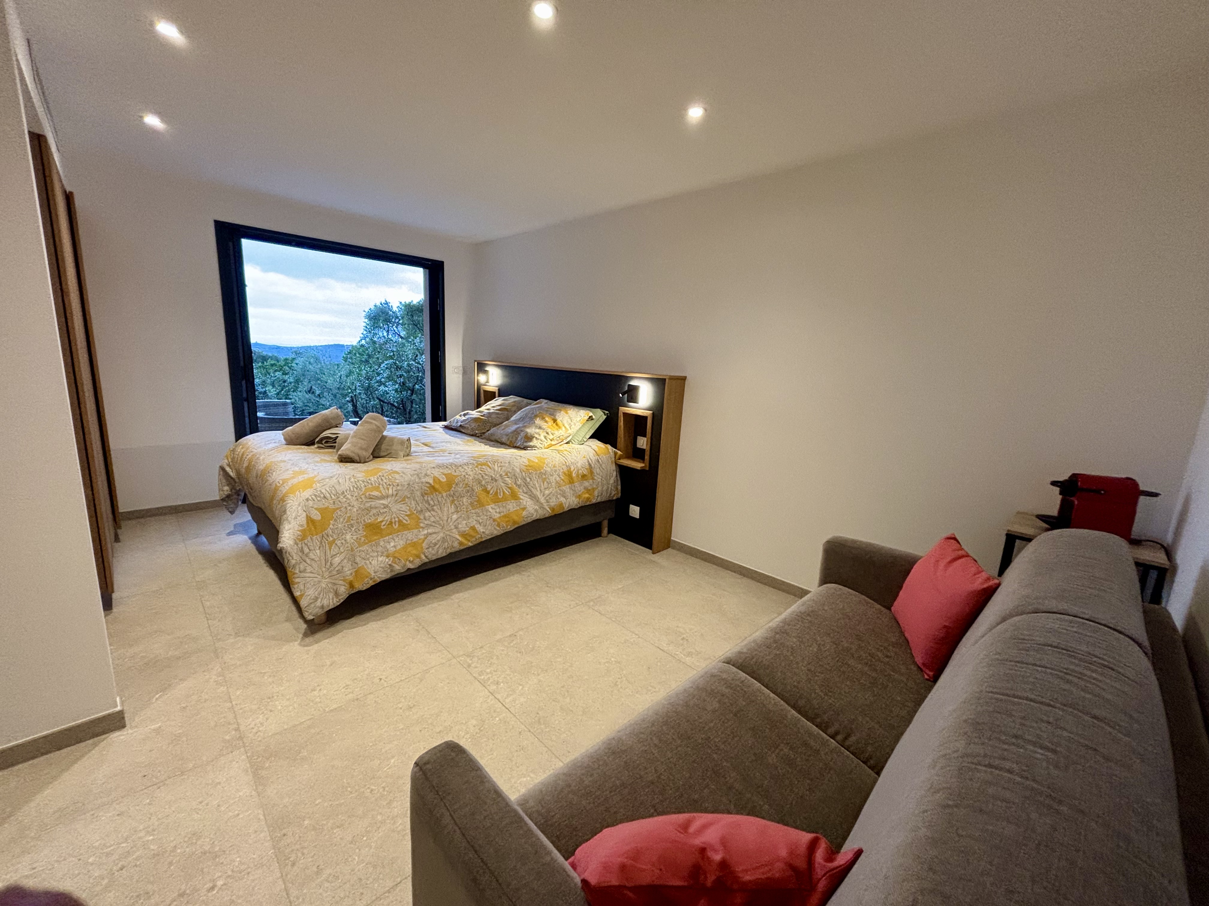 Suite parentale avec literie premium et rangements